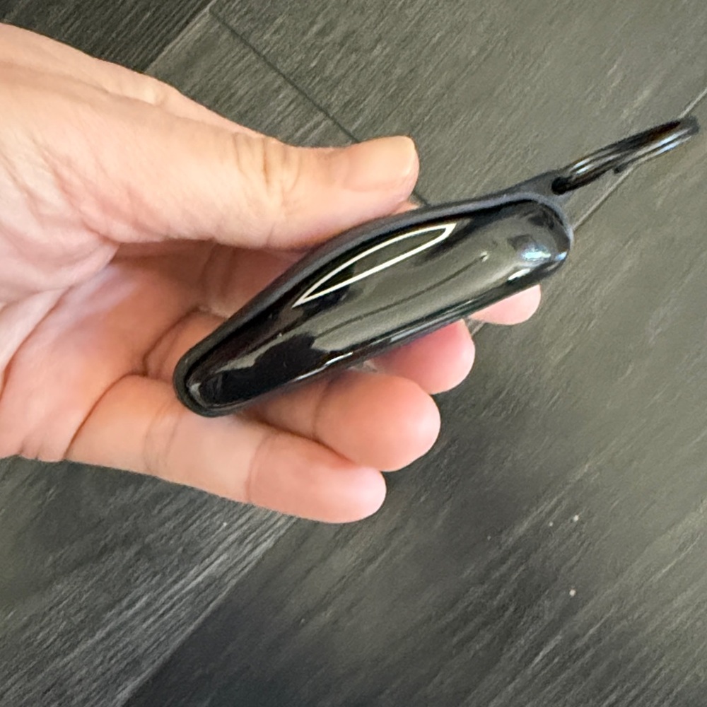 Tesla key fob model y - Picture 3 of 3